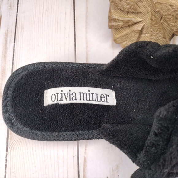 Olivia Miller "Amantea" Fuzzy Slide Flat Sandals - Picture 5 of 7